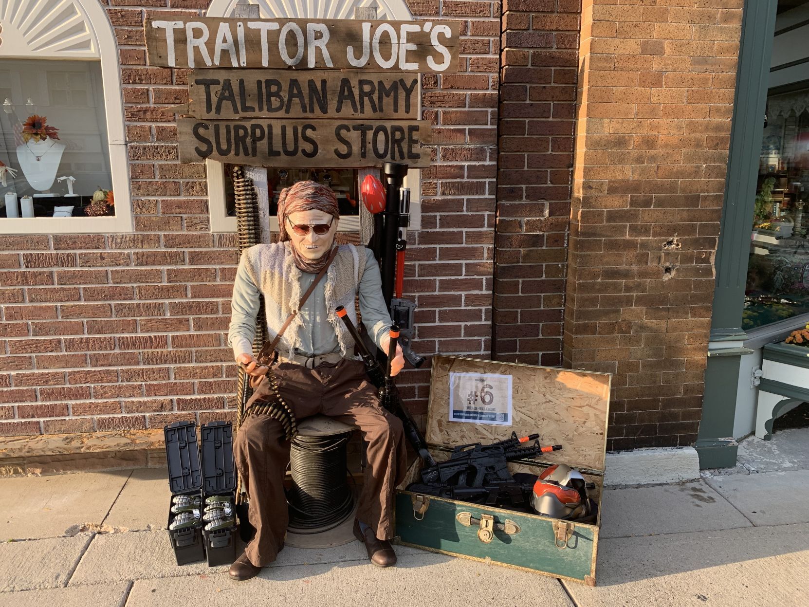 Traitor Joe, Beall Jewelers
